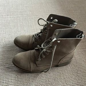 Steve Madden tan boots